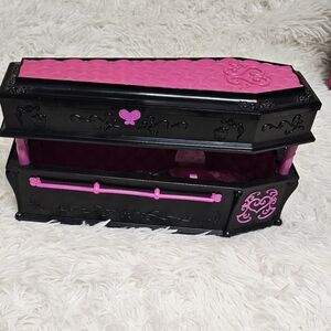 Monster High Coffin Jewelry Box Model T8006 G1 Item (OO) 2010